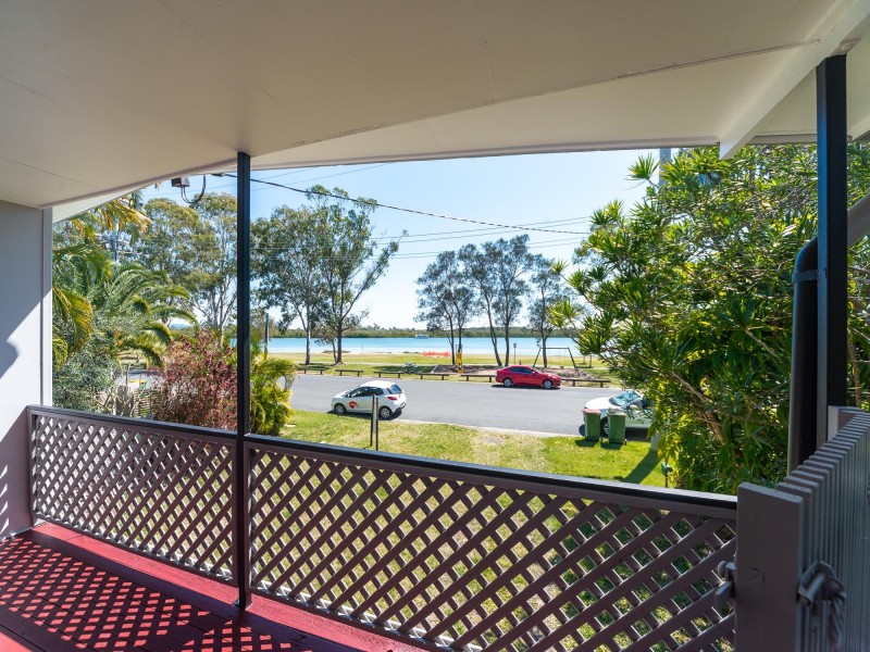 39 The Esplanade, Coombabah QLD 4216