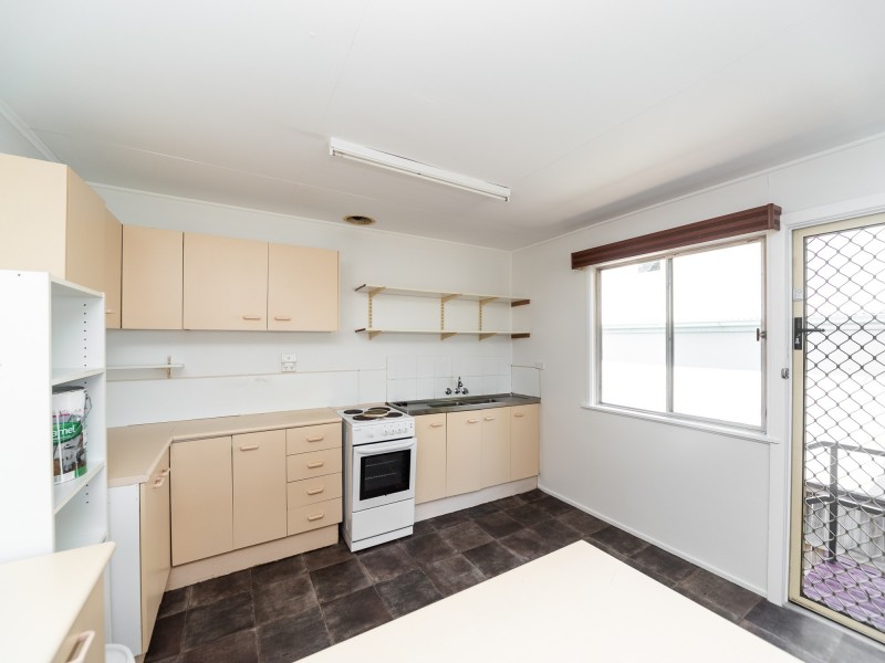 39 The Esplanade, Coombabah QLD 4216
