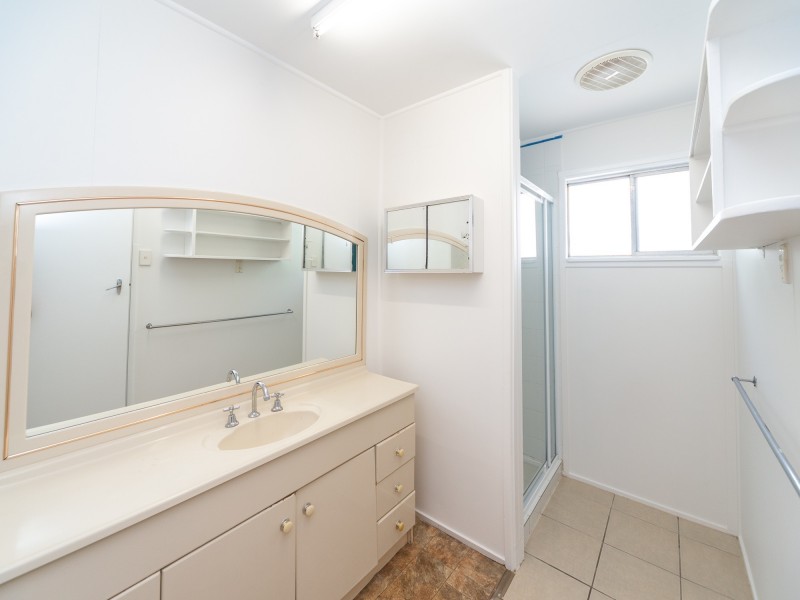 39 The Esplanade, Coombabah QLD 4216
