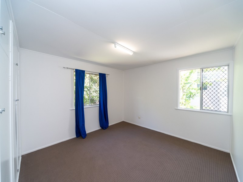 39 The Esplanade, Coombabah QLD 4216