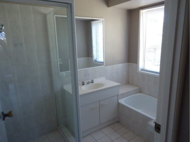 2 Adaminaby Drive, Helensvale QLD 4212