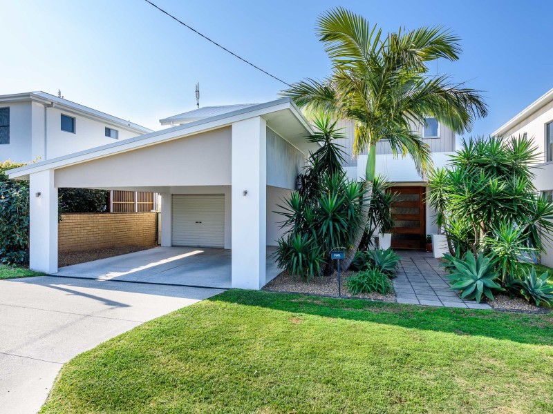 11 Plover Avenue, Paradise Point QLD 4216