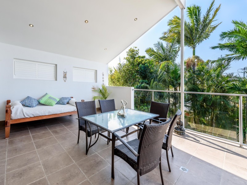 11 Plover Avenue, Paradise Point QLD 4216