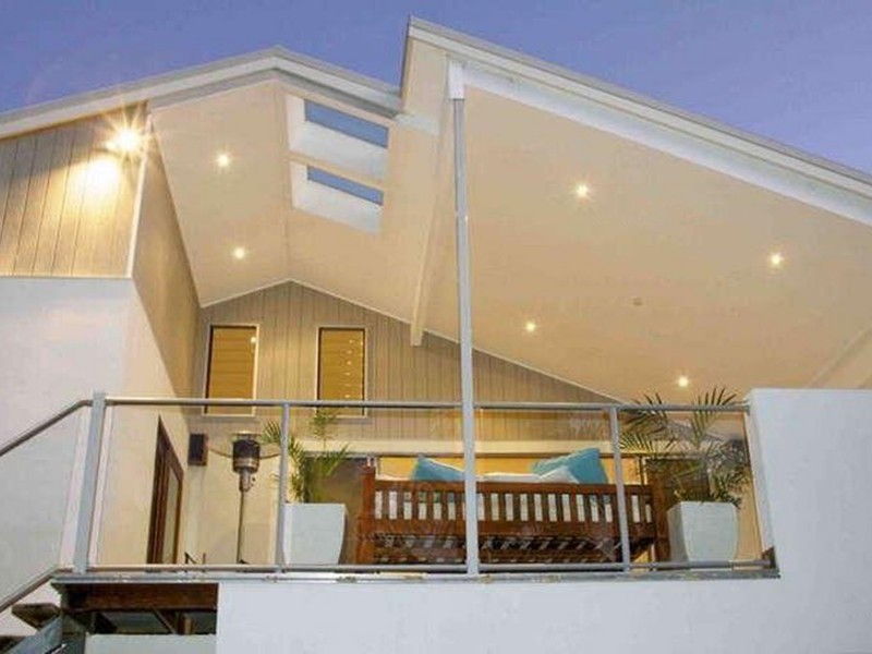 11 Plover Avenue, Paradise Point QLD 4216