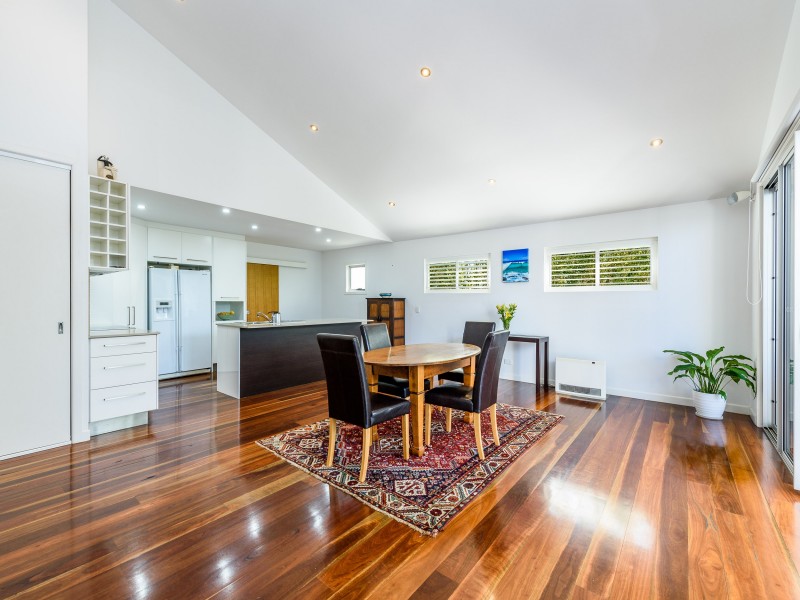 11 Plover Avenue, Paradise Point QLD 4216