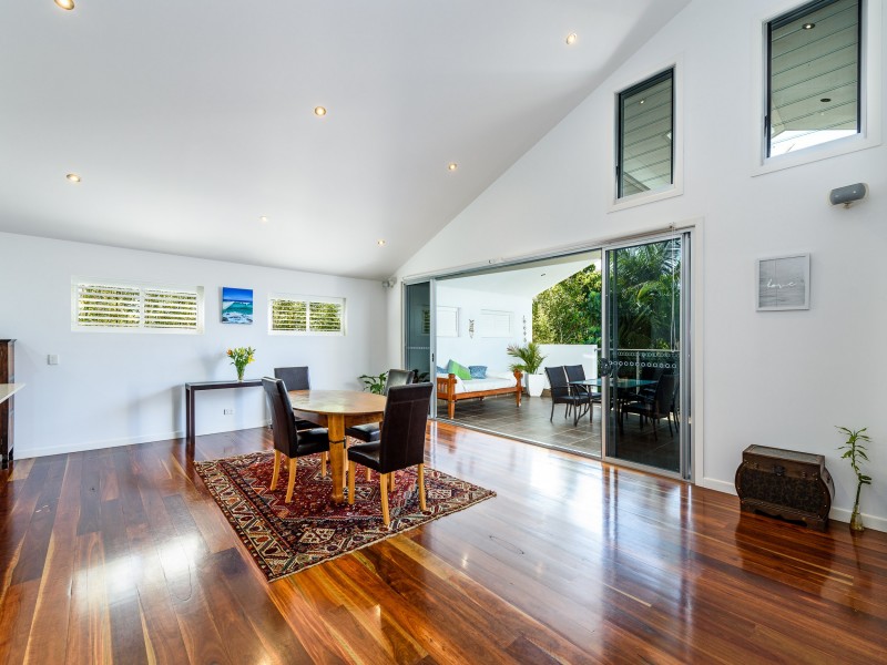 11 Plover Avenue, Paradise Point QLD 4216