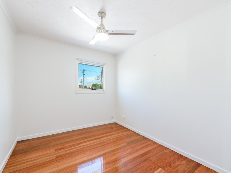 11 Plover Avenue, Paradise Point QLD 4216