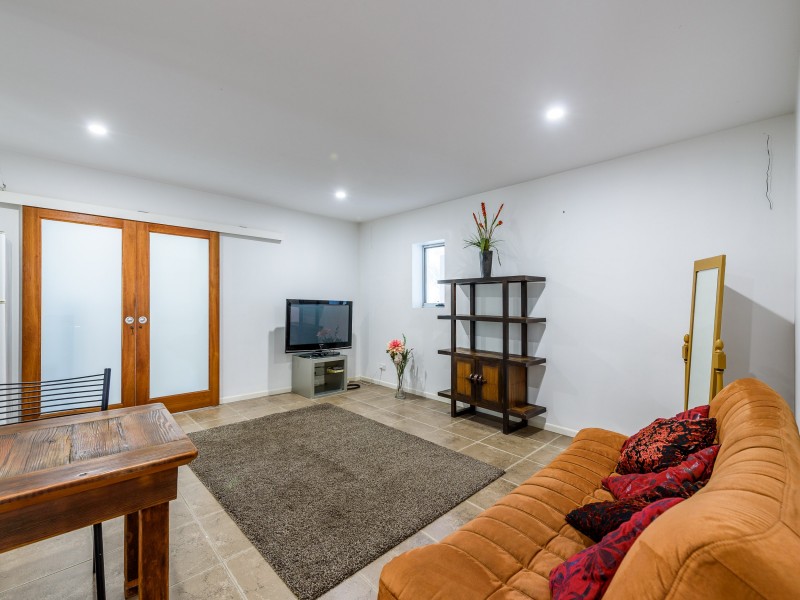 11 Plover Avenue, Paradise Point QLD 4216
