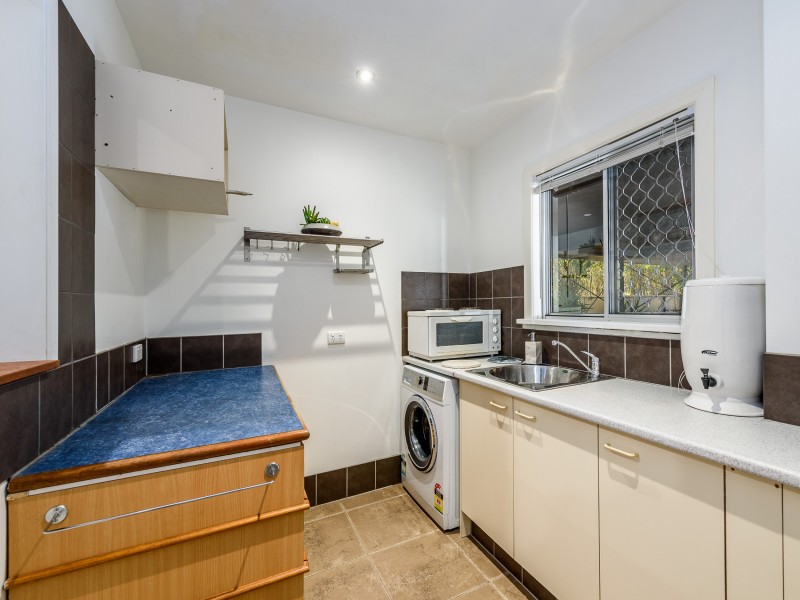 11 Plover Avenue, Paradise Point QLD 4216