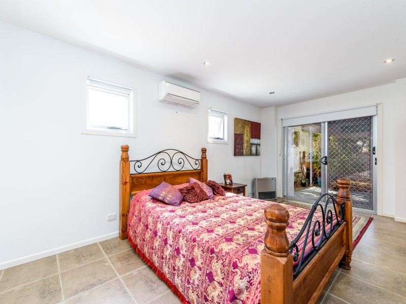 11 Plover Avenue, Paradise Point QLD 4216