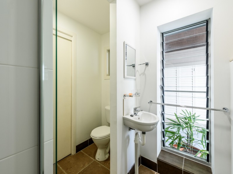 11 Plover Avenue, Paradise Point QLD 4216
