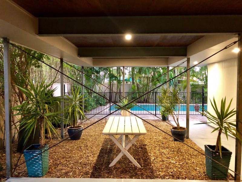 11 Plover Avenue, Paradise Point QLD 4216