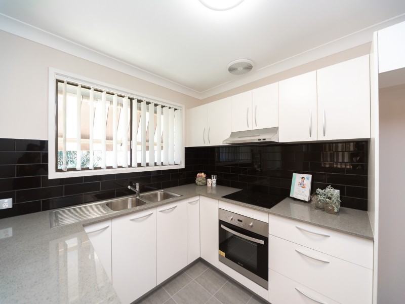 145 Oxley Drive, Hollywell QLD 4216