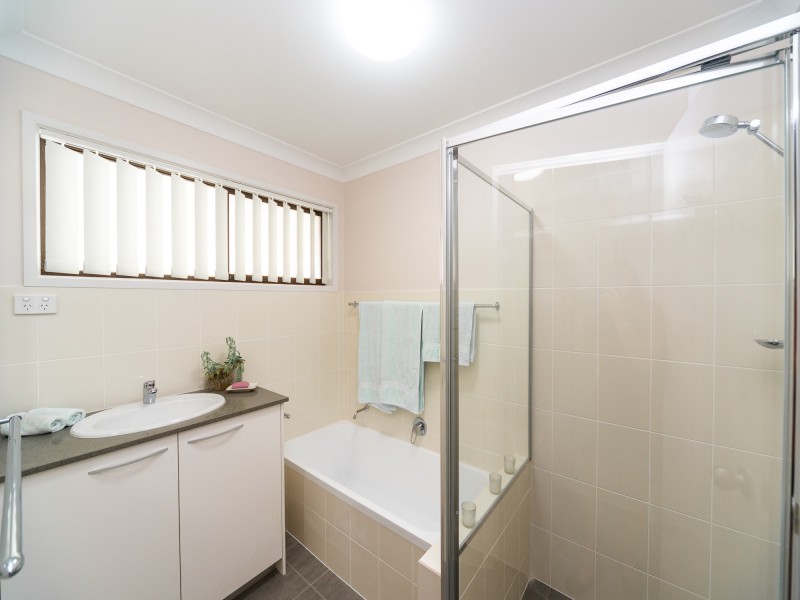 145 Oxley Drive, Hollywell QLD 4216