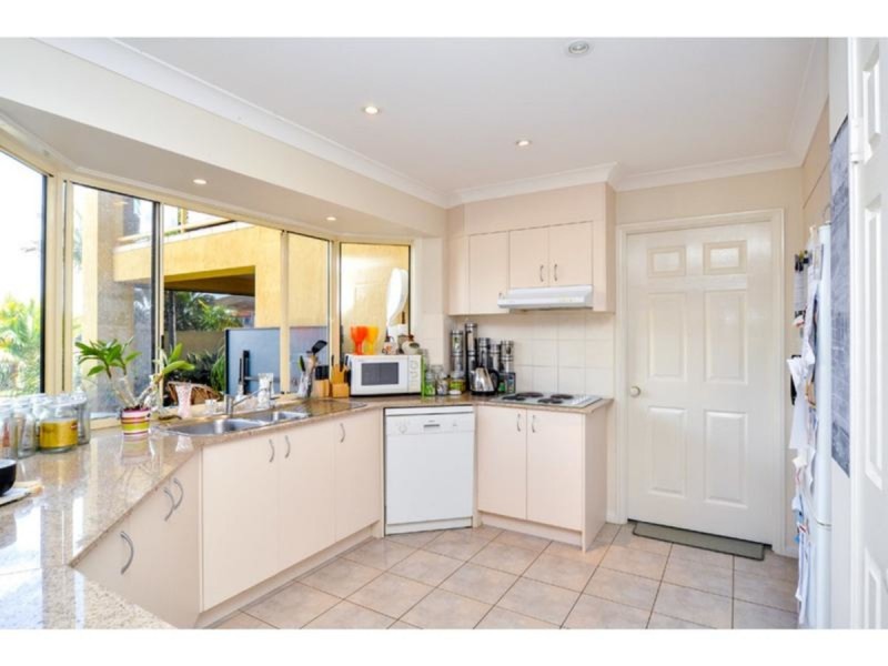 9 Oyster Cove Promenade, Helensvale QLD 4212