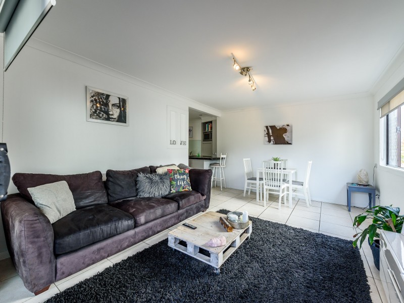 2/28 Errol Avenue, Paradise Point QLD 4216