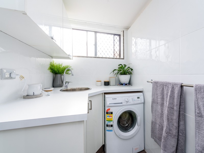 2/28 Errol Avenue, Paradise Point QLD 4216