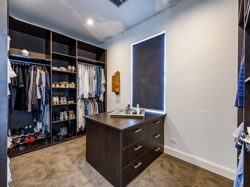 9 Plover Avenue, Paradise Point QLD 4216