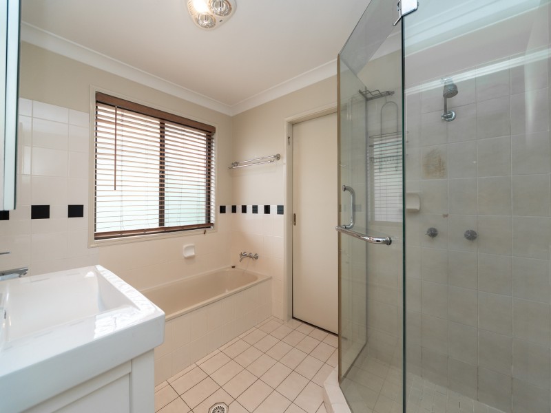 15 Rosedale Place, Helensvale QLD 4212