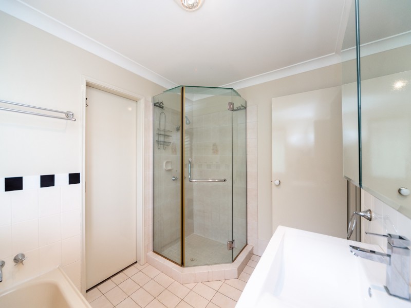 15 Rosedale Place, Helensvale QLD 4212