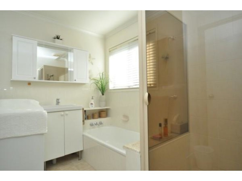 2/116 Little Usher Avenue, Labrador QLD 4215