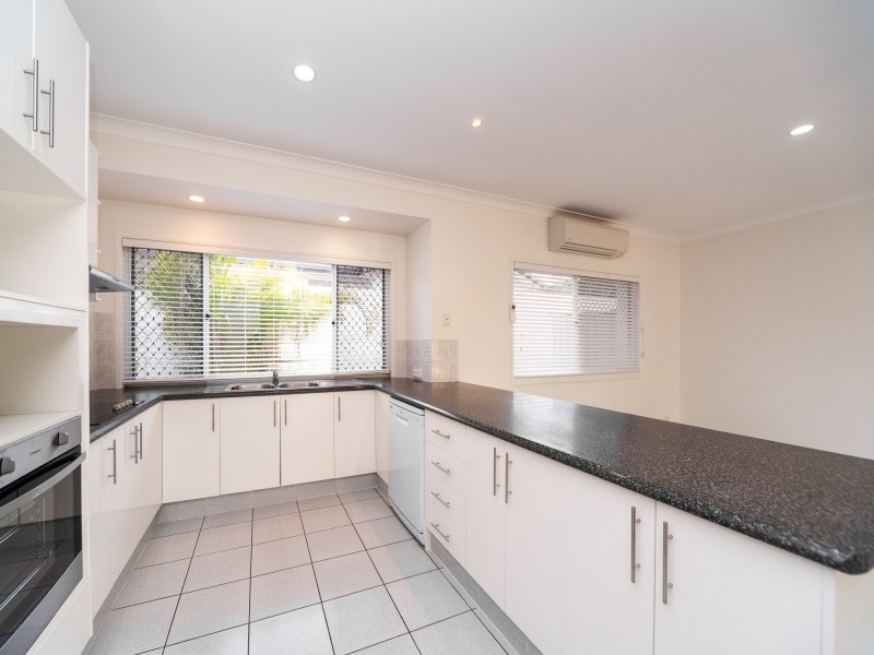 26 Pearson Close, Arundel QLD 4214