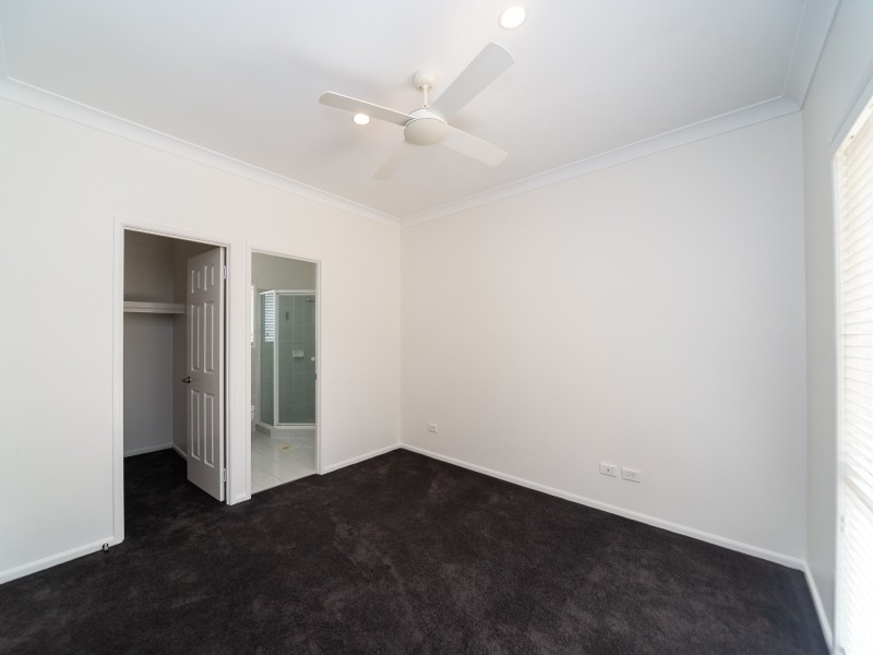 26 Pearson Close, Arundel QLD 4214