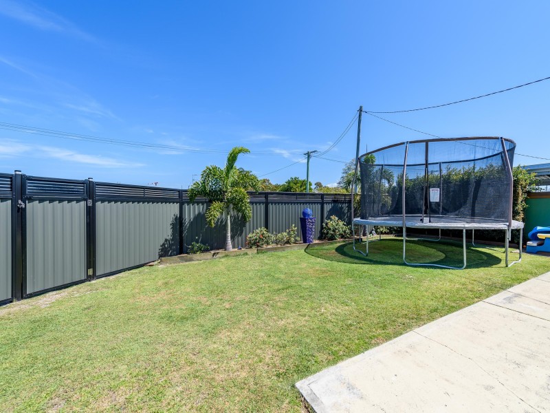 1 Nambur Street, Runaway Bay QLD 4216