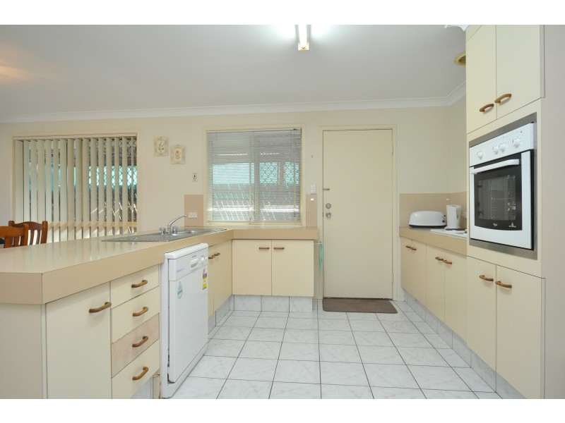 1/5 Jessica Court, Arundel QLD 4214