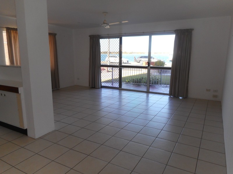 2/288 Marine Parade, Labrador QLD 4215