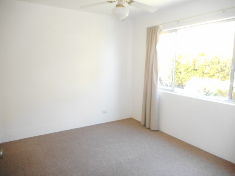 2/288 Marine Parade, Labrador QLD 4215