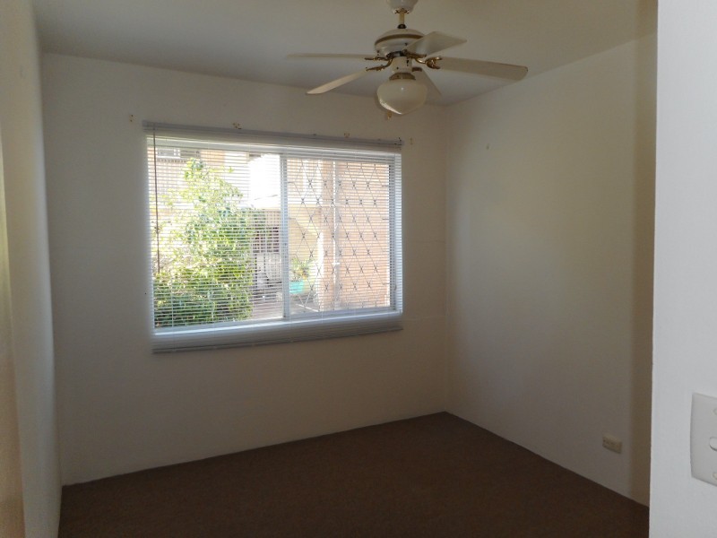 2/288 Marine Parade, Labrador QLD 4215
