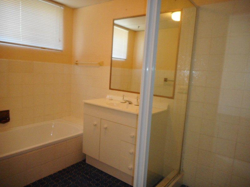 2/288 Marine Parade, Labrador QLD 4215