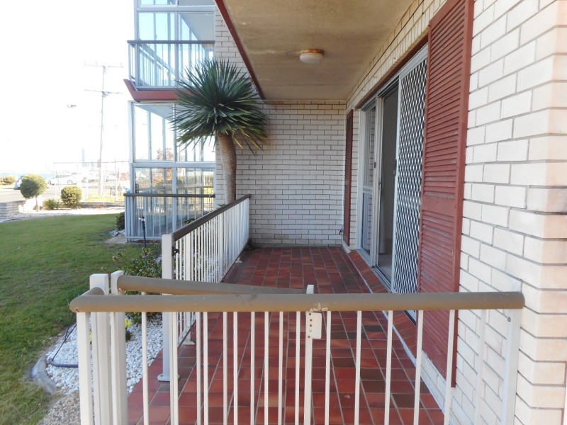 2/288 Marine Parade, Labrador QLD 4215