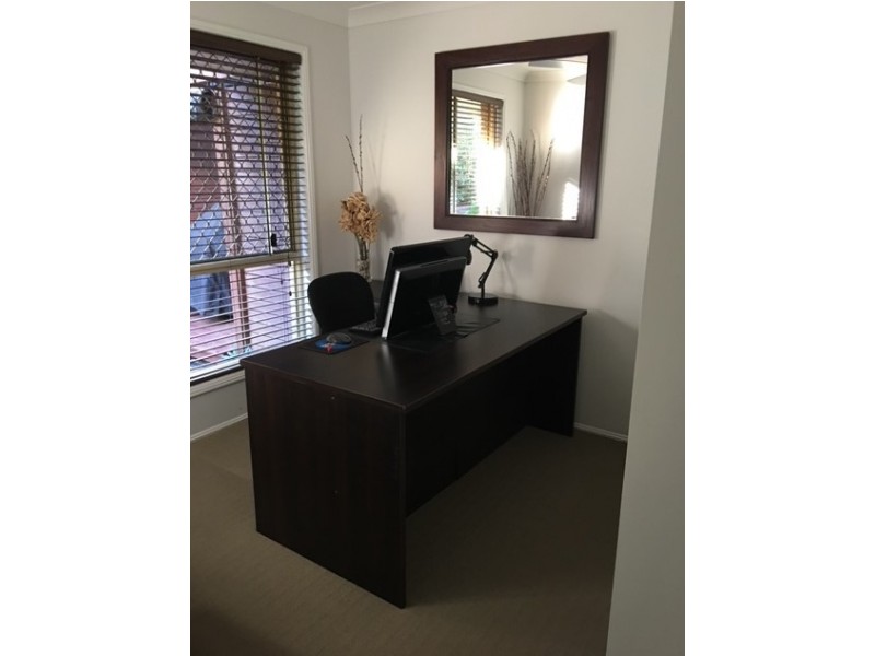 15 Western Way, Oxenford QLD 4210