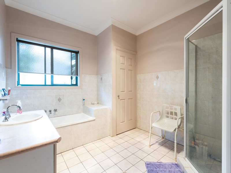 31 Lakeshore Drive, Helensvale QLD 4212