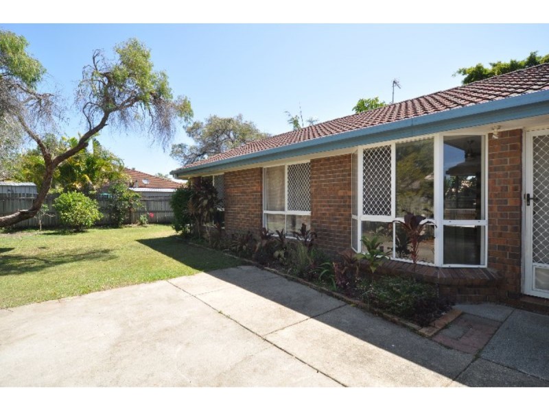 2/112 Little Usher Avenue, Labrador QLD 4215