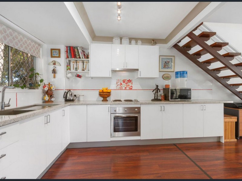 1/17 Eurimbula Court, Paradise Point QLD 4216