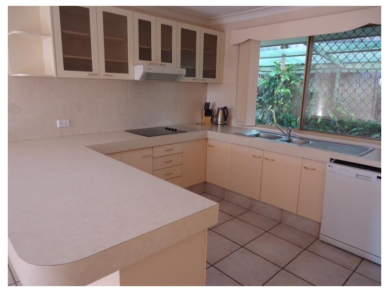 1/190 Olsen Avenue, Arundel QLD 4214