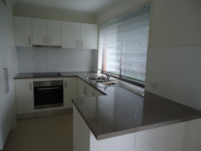 2/3 Elm Court, Labrador QLD 4215