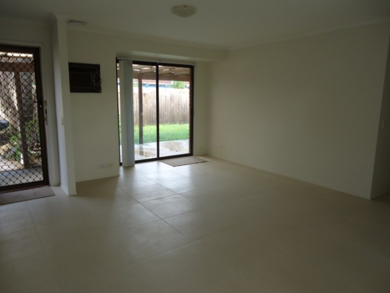 2/3 Elm Court, Labrador QLD 4215