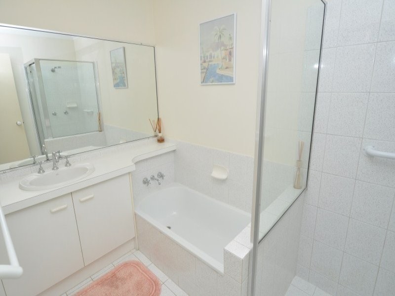 8/17 McMillan Street, Labrador QLD 4215