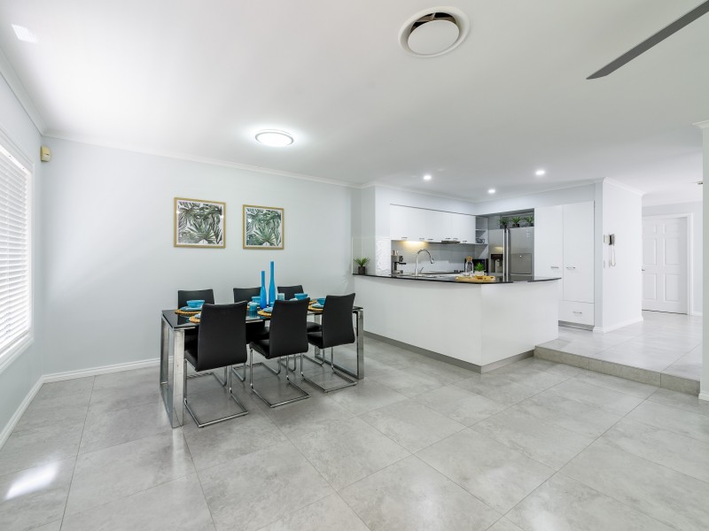 8862 Magnolia Drive East, Hope Island QLD 4212