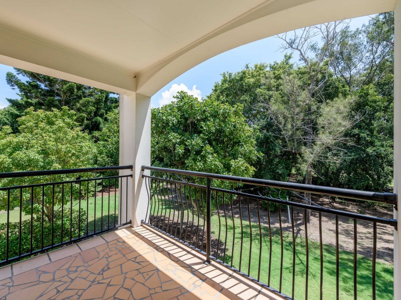 8862 Magnolia Drive East, Hope Island QLD 4212