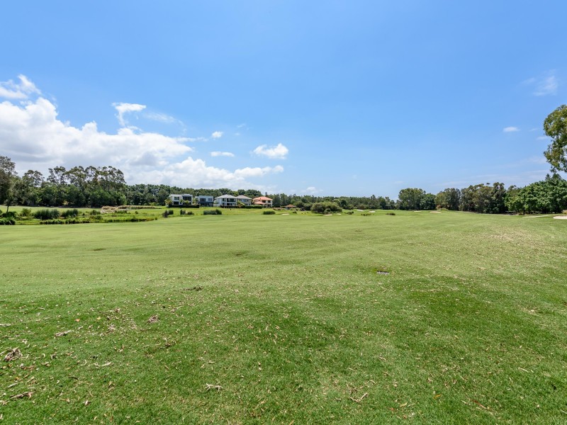 8862 Magnolia Drive East, Hope Island QLD 4212