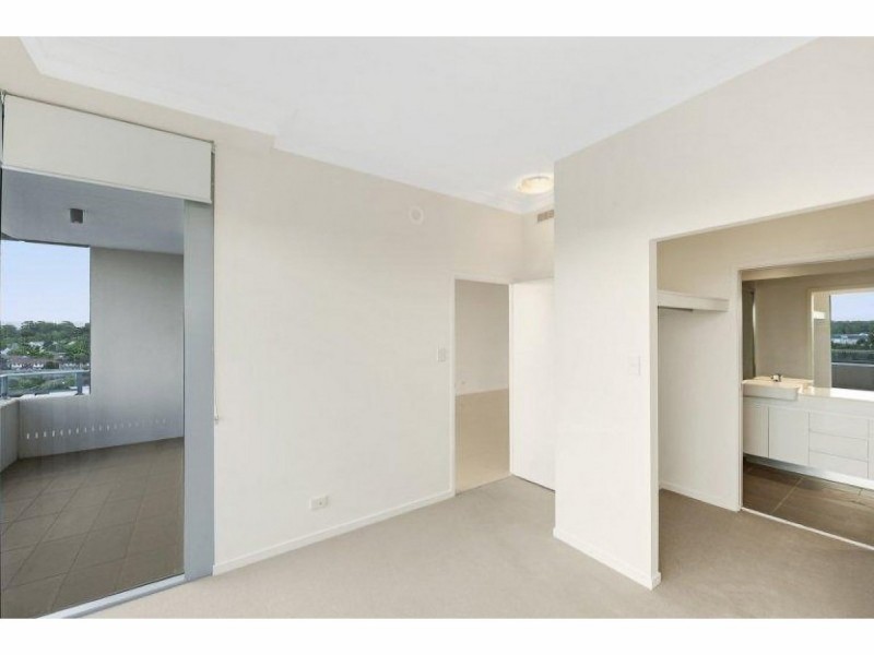 702/15 Compass Drive, Biggera Waters QLD 4216