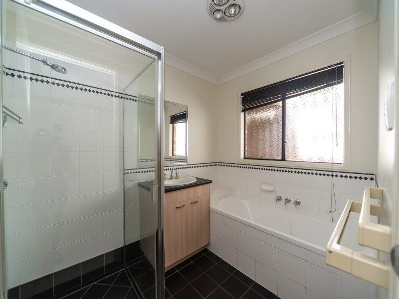 15 Sheffield Circuit, Pacific Pines QLD 4211