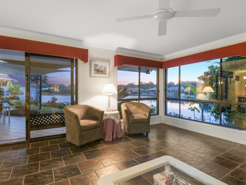2 Glenwater Crescent, Helensvale QLD 4212