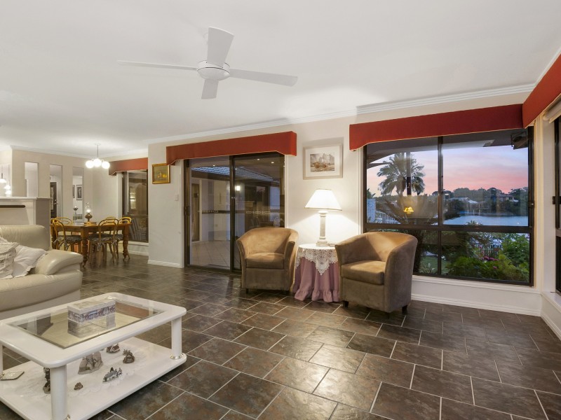 2 Glenwater Crescent, Helensvale QLD 4212