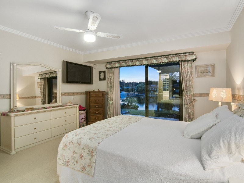 2 Glenwater Crescent, Helensvale QLD 4212